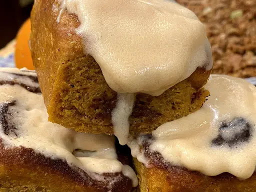 Keto Pumpkin Cinnamon Rolls